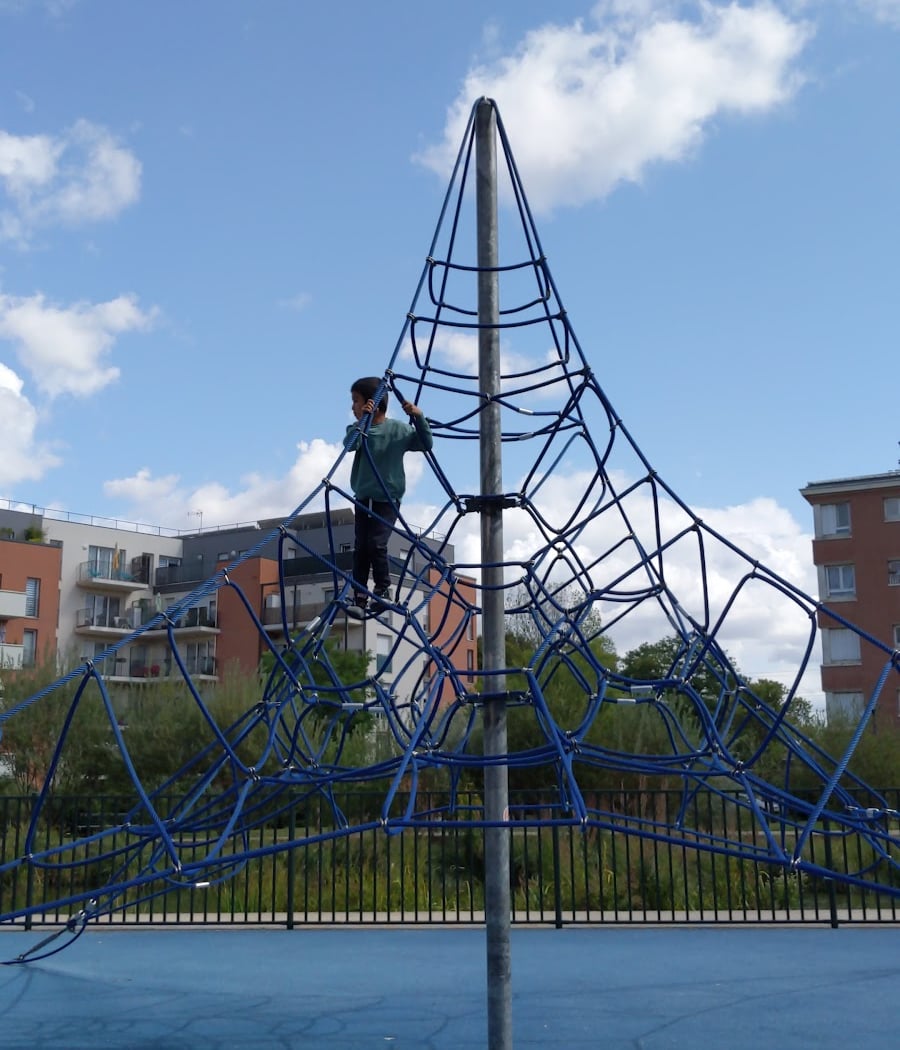 Robert-Auzelle pondside playground 2